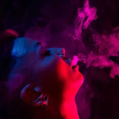 なぜ私のVapeは焦げた臭いがするのでしょうか?